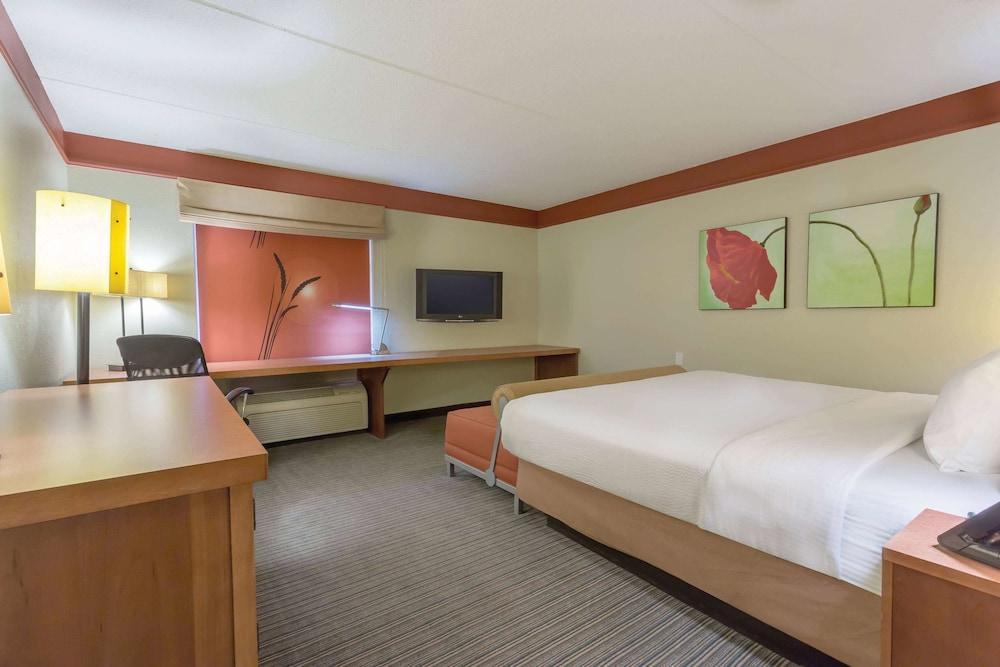 La Quinta By Wyndham Raleigh/Durham Southpoint Hotel Exterior photo