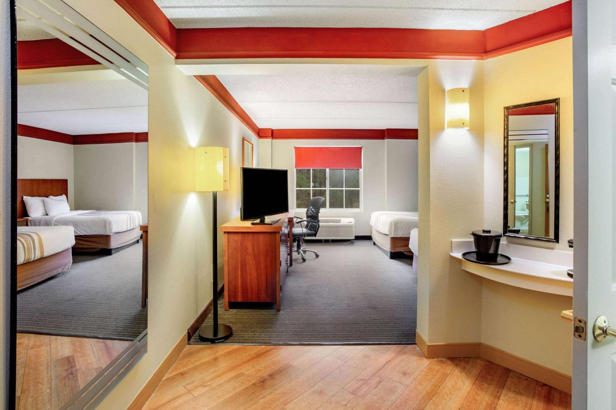 La Quinta By Wyndham Raleigh/Durham Southpoint Hotel Exterior photo