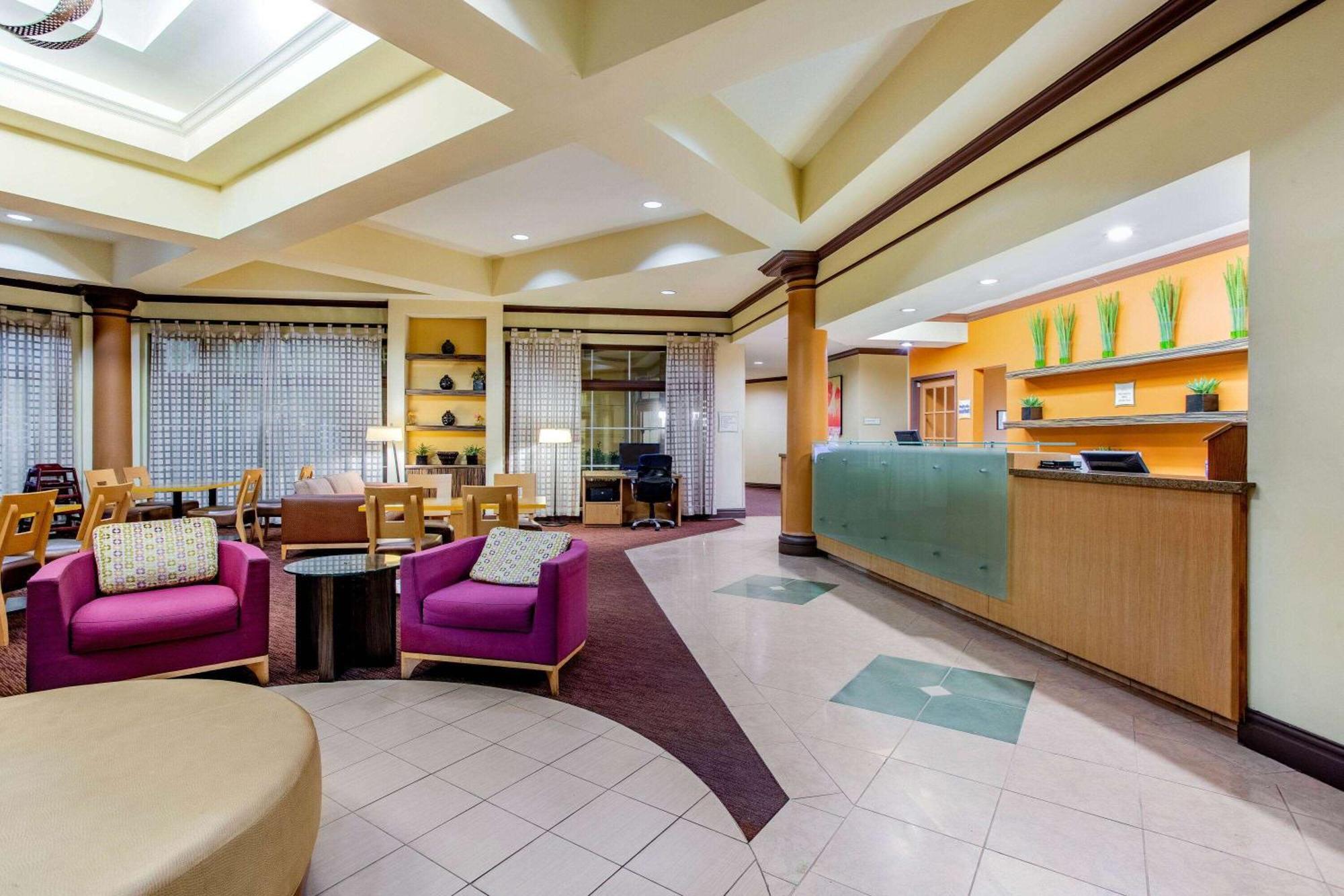 La Quinta By Wyndham Raleigh/Durham Southpoint Hotel Exterior photo